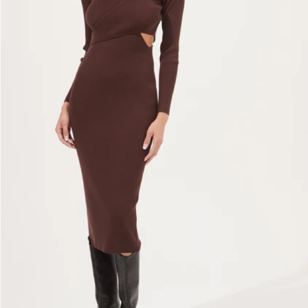 Elegant Brown Cut-Out Dress - Picture 2 of 3